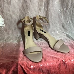 Nine West Pruce 3 Sandals women size 8 in Natural Sleek Brand New.